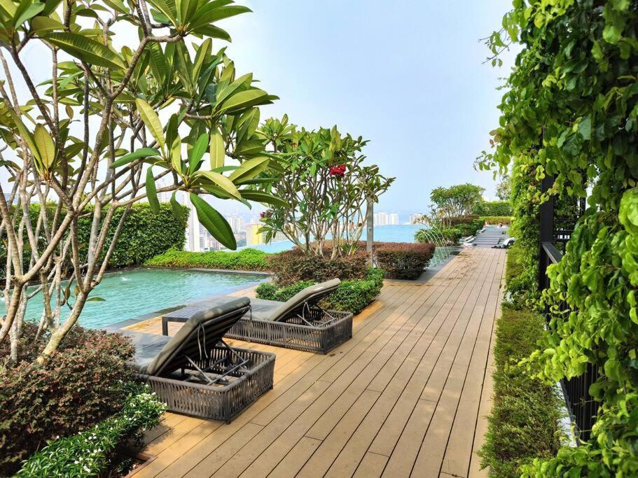 Infinity Pool 2Br Suite 7Pax @Beacon @Georgetown Exterior photo
